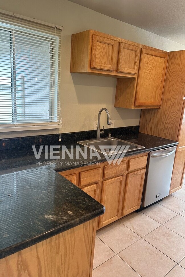 Building Photo - 5280 5th St