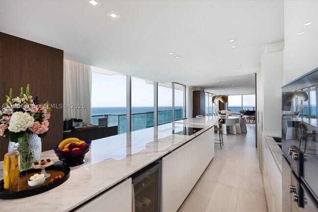 Building Photo - 10203 Collins Ave