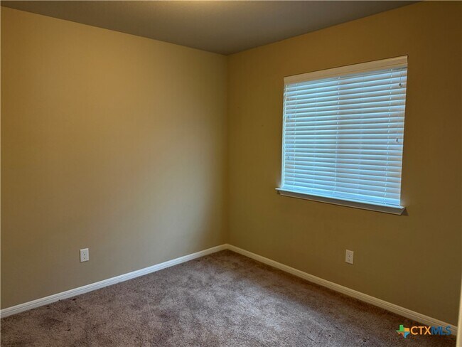 Building Photo - 8016 Bridgepointe Dr