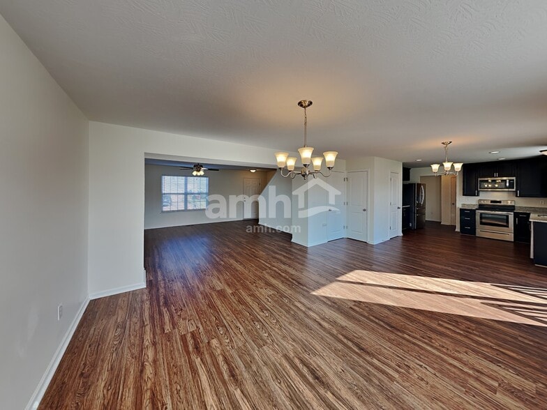 Building Photo - 69 Sandburg Dr