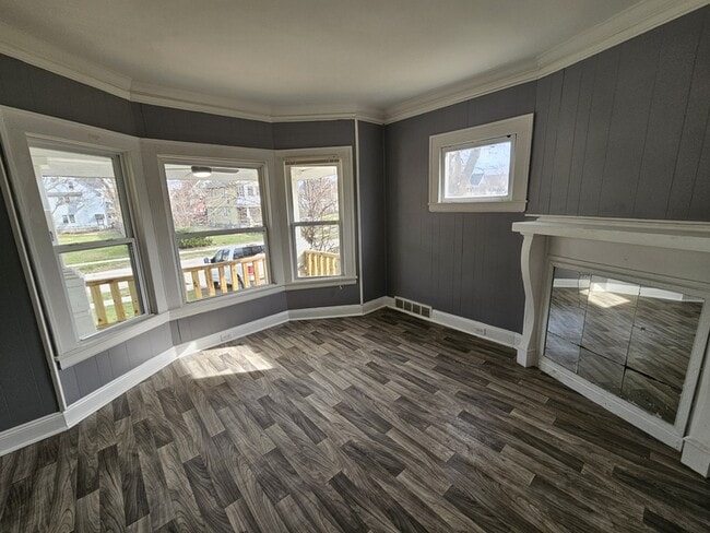 Building Photo - 9208 Pierpont Ave