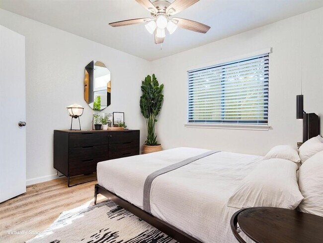 Building Photo - 8305 Summer Side Dr