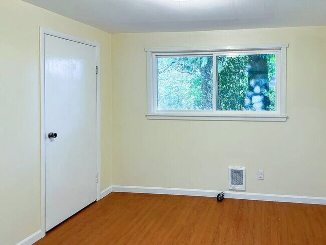 Building Photo - 523 Madison St