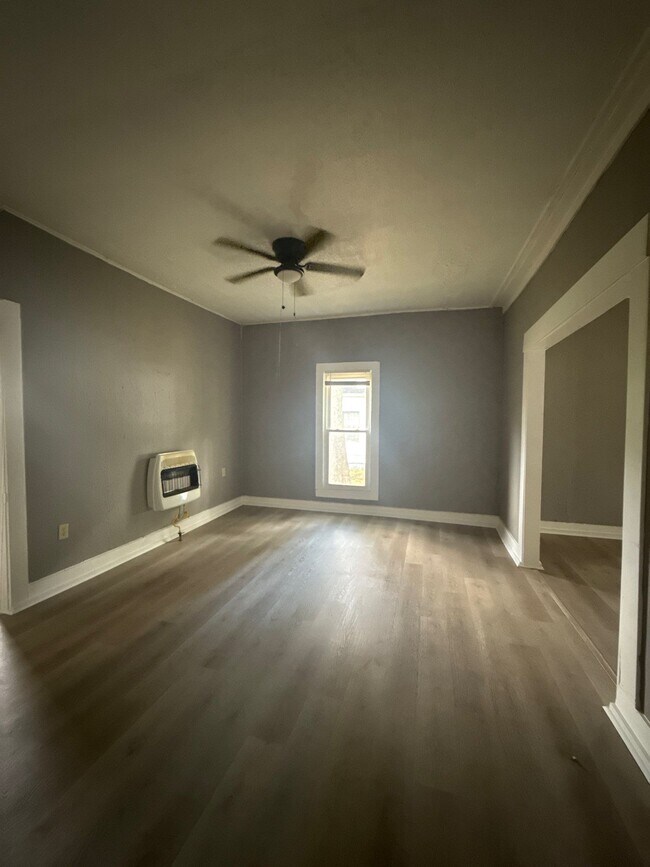 Building Photo - 134 Tuxedo Dr