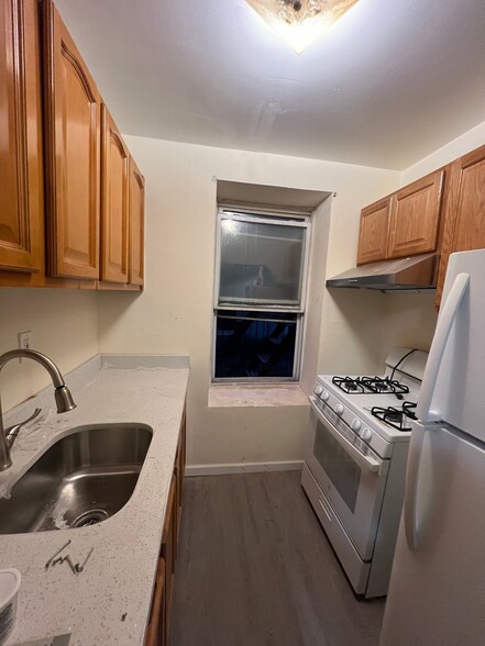 Building Photo - 651 Vermont St