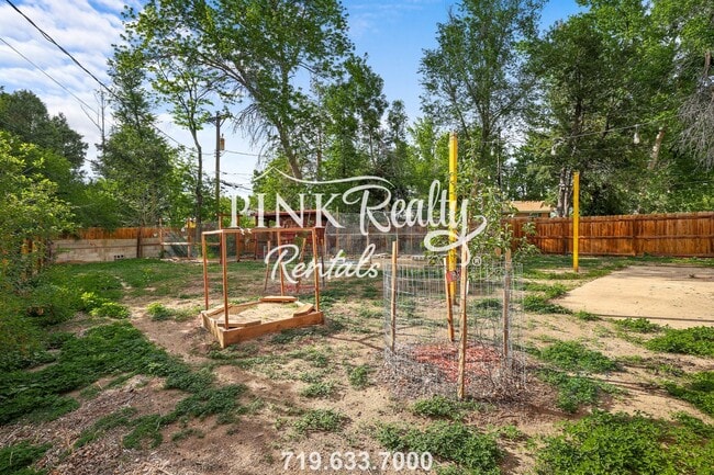 Building Photo - 2112 Templeton Gap Rd