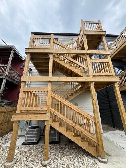 Building Photo - 6042 S Eberhart Ave
