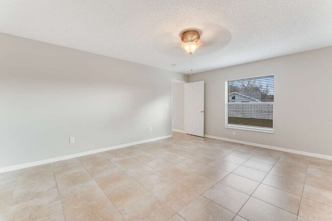 Building Photo - Spacious 3 Bedroom Home with Large Yard in Palm Coast