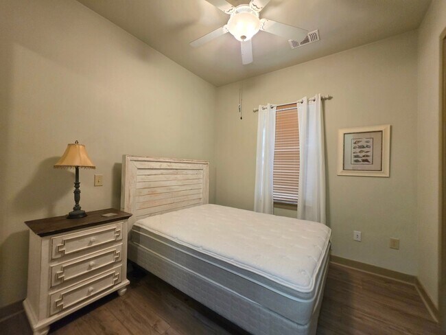 Building Photo - Ground floor 2/2 at The Enclave at Oak Hill