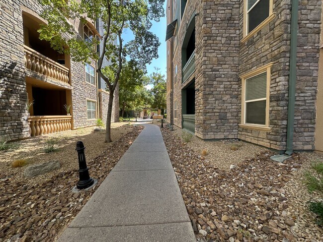 Building Photo - Luxury guard-gated mid-rise Manhattan Cond...