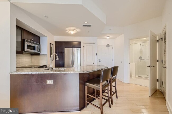 Building Photo - 675 S President St