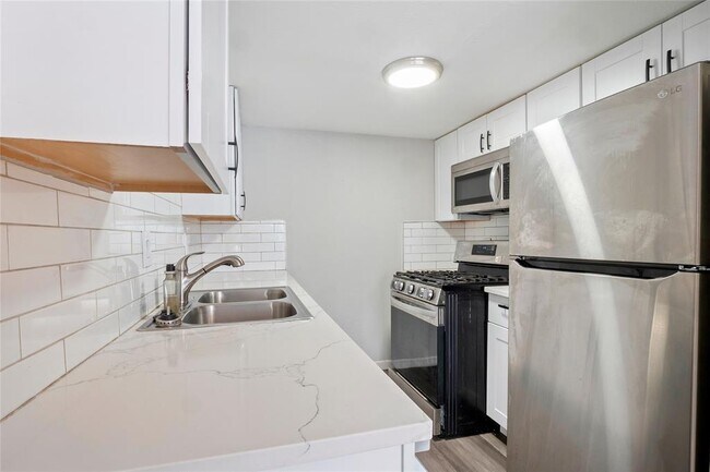 Building Photo - 1800 Lavaca St