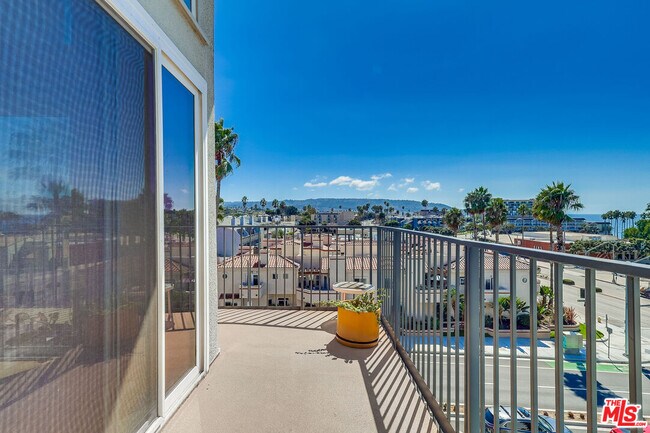 Building Photo - 230 S Catalina Ave