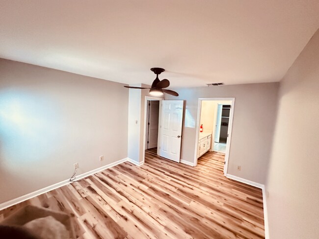 Building Photo - 2143 Greenwood Pl SW