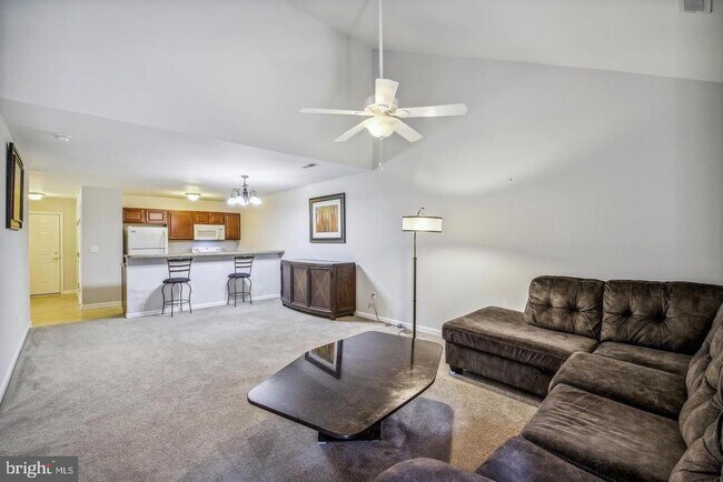 Building Photo - 102 Hunter's Way