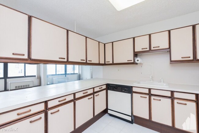 Building Photo - 1 br, 1 bath Condo - 2754 N Hampden Ct