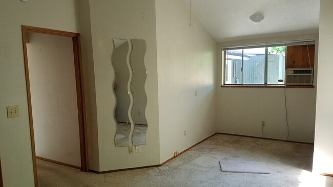 Building Photo - Terrific 4 BR, 2 BA Aloha home