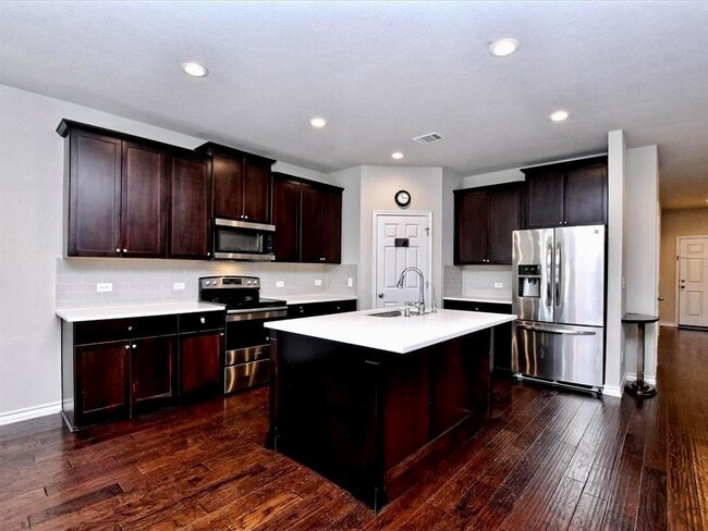 Building Photo - 128 Flexus Ln