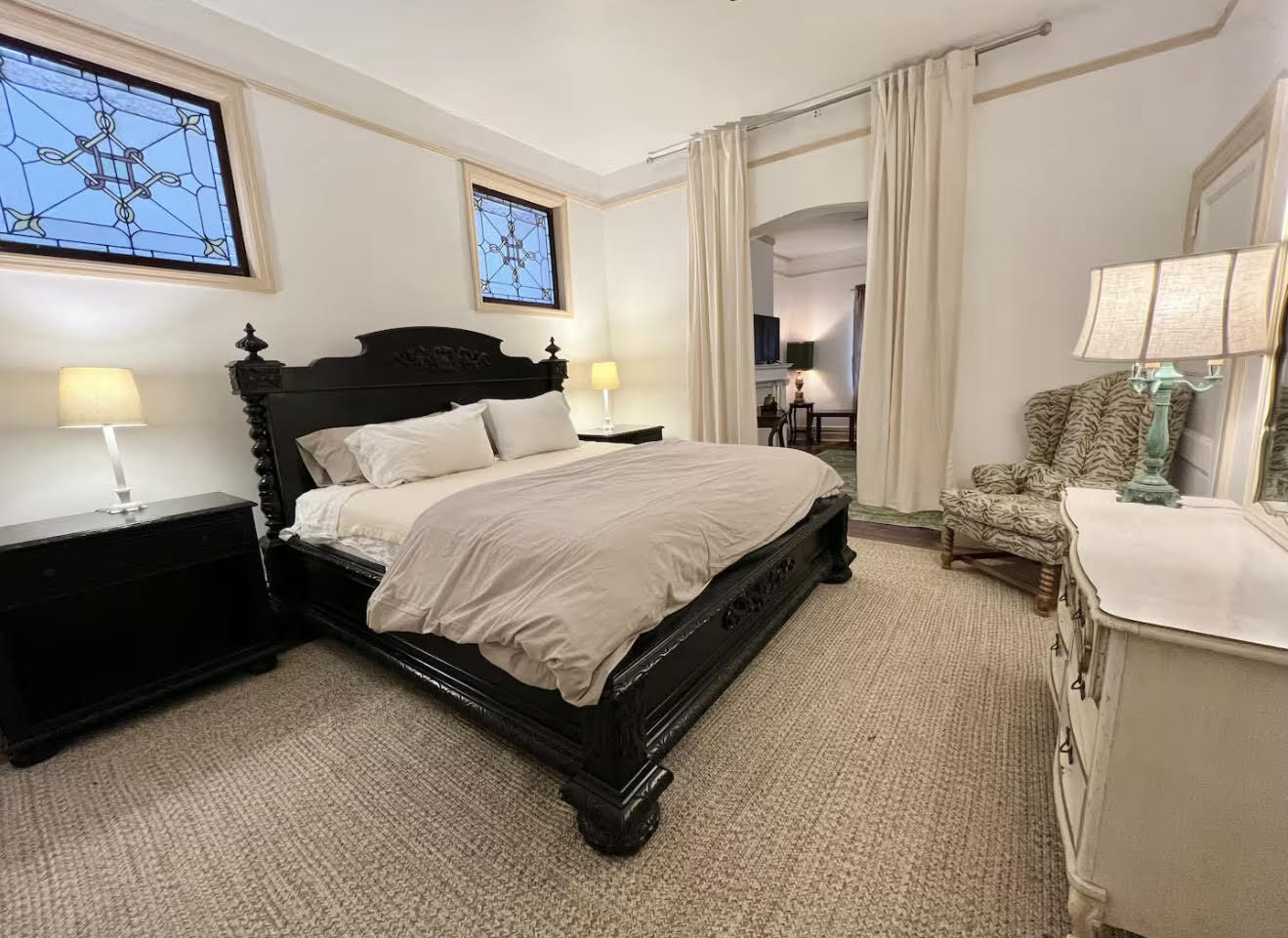 Building Photo - 822 N Euclid Ave