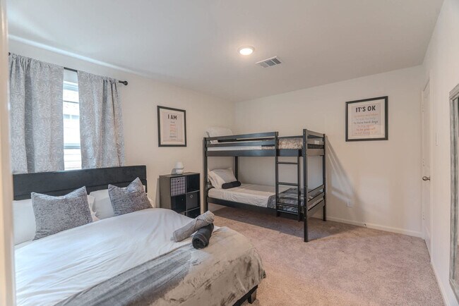 Building Photo - 10314 Woodwick St