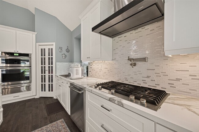 Building Photo - 6514 Kings Summit Dr
