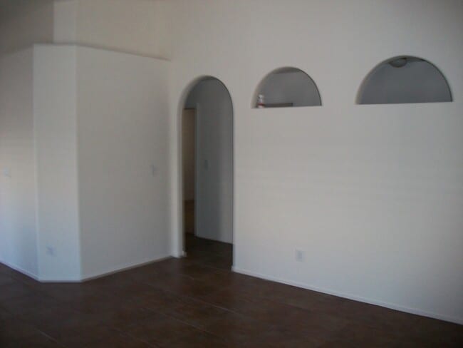 Building Photo - 3 Bedrooms Single Story Home