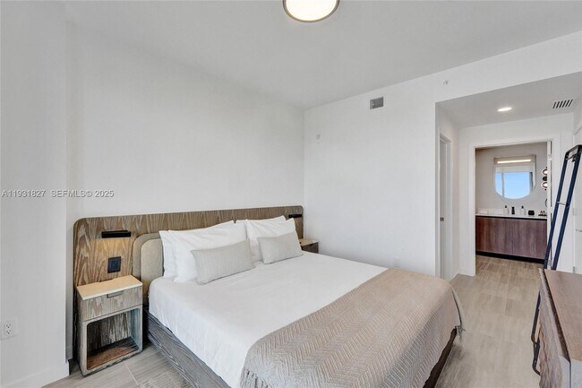 Building Photo - 580 72nd St