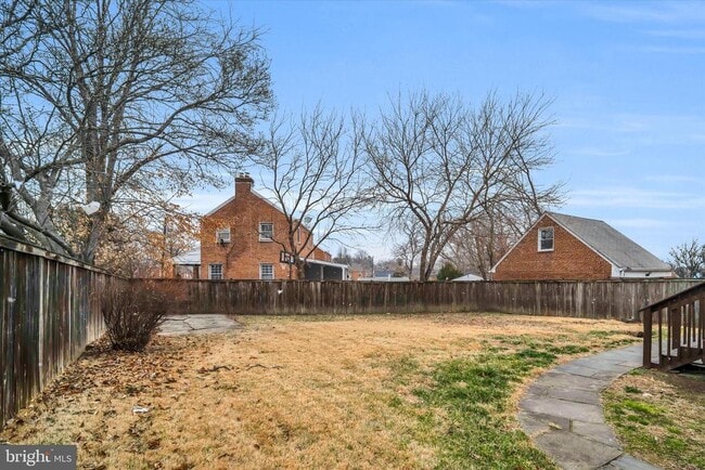 Building Photo - 1002 Chillum Rd