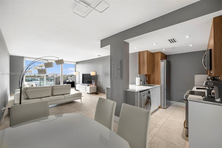 Building Photo - 1200 West Ave