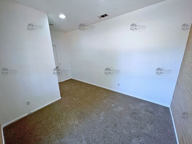 Building Photo - End unit 4 Bedroom House Available Now in ...