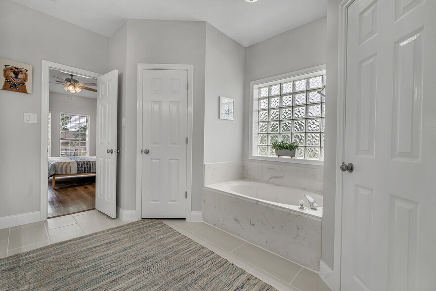 Building Photo - 5417 Blue Haven Dr