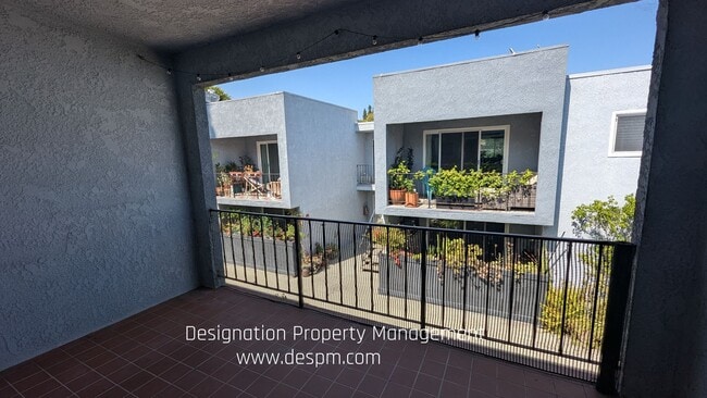 Building Photo - 2 BR 2 BA Condo Glassell Park NELA