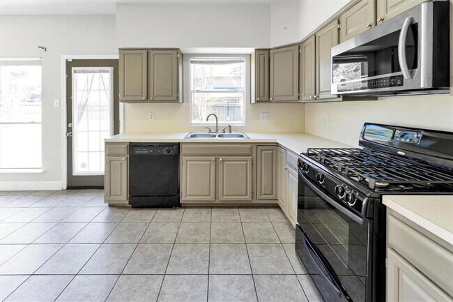 Building Photo - 15614 Lago Villa Dr