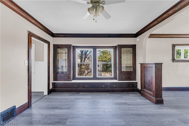 Building Photo - 9404 Cardwell Ave