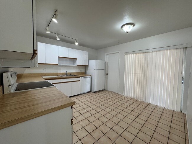 Building Photo - 547 Pigeon Cir