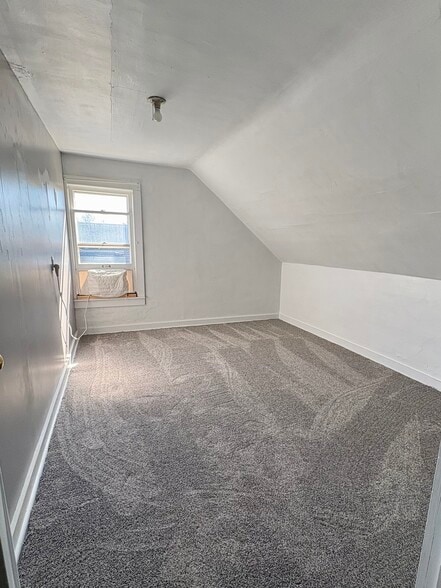 Building Photo - 477 3rd Ave NE