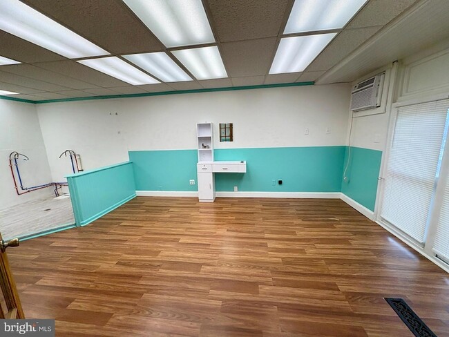 Building Photo - 3002 N Centre St