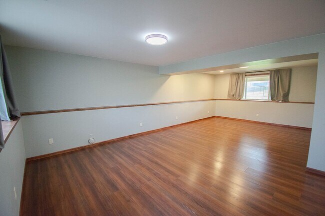 Building Photo - Beautiful NW Rochester home w/upgraded finishes!