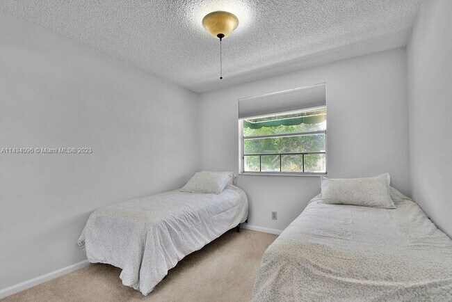 Building Photo - 6650 Via Regina