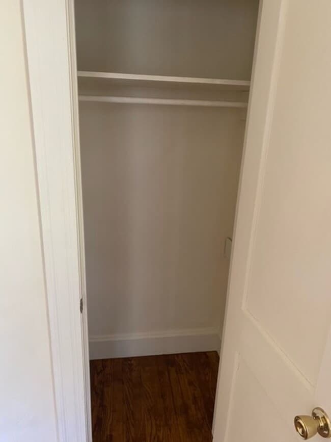 Building Photo - 3 Bedroom Brick Home With Hardwood Floors