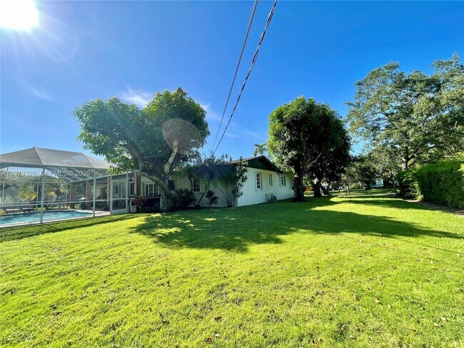 Building Photo - 8522 SW 148th Terrace