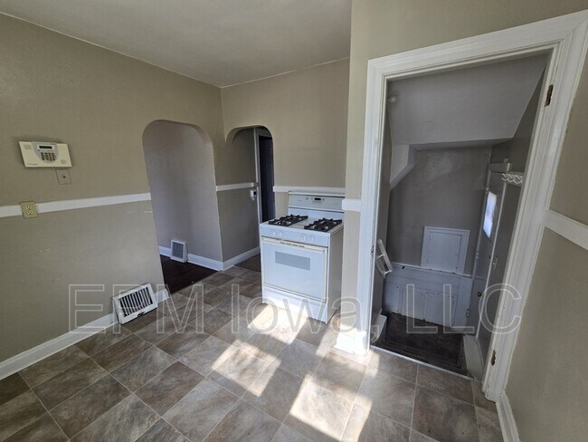 Building Photo - 511 Ricker St