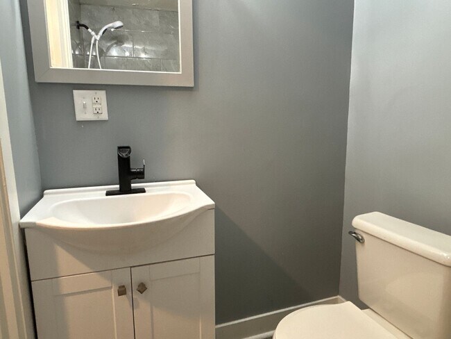 Building Photo - 1309 W Pruitt St