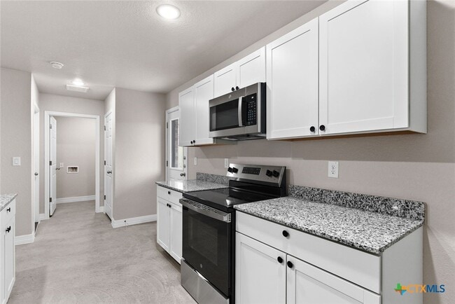 Building Photo - 804 White Meadow Ln