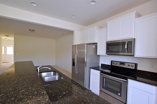 Building Photo - 135 Polaris Ave