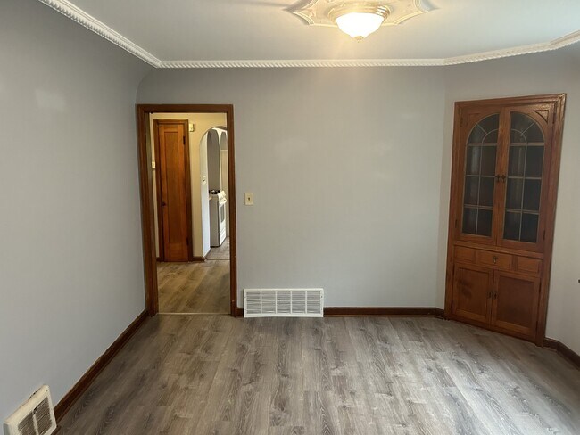 Building Photo - Off market unit for applications only.