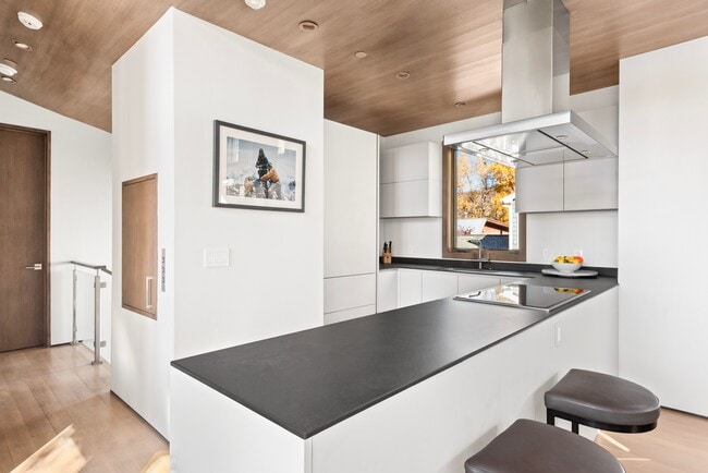 Building Photo - 522 Spruce St