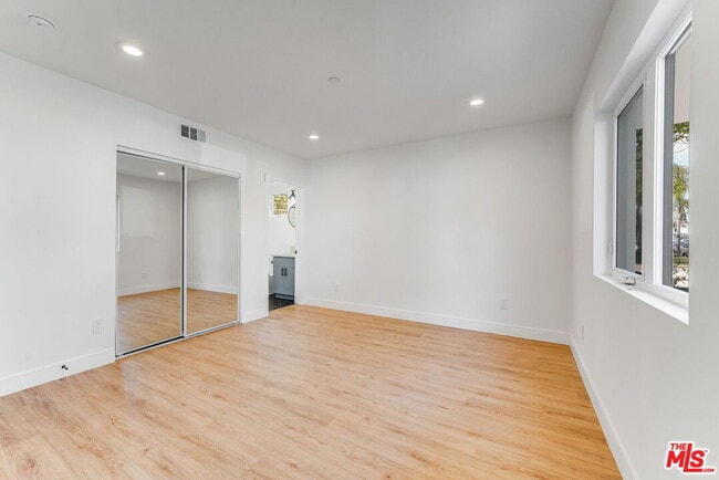 Building Photo - 1433 S Crescent Heights Blvd