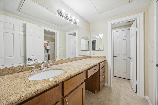 Building Photo - 2700 Revere St