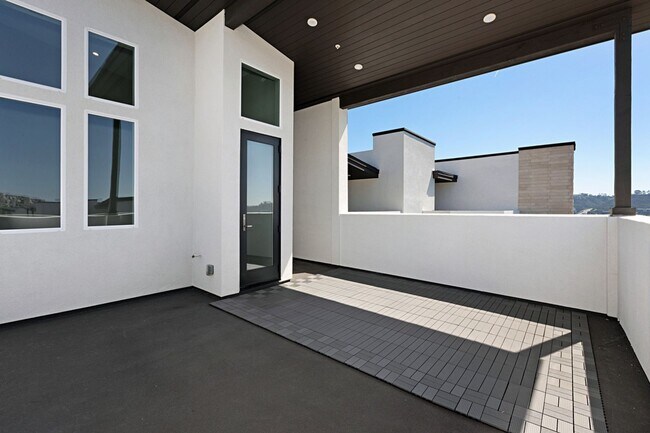 Building Photo - Stunning & Spacious - 3BD/2.5BA Townhome - Resort Style Living! Smart Home! Roof Deck w/ Expansiv...